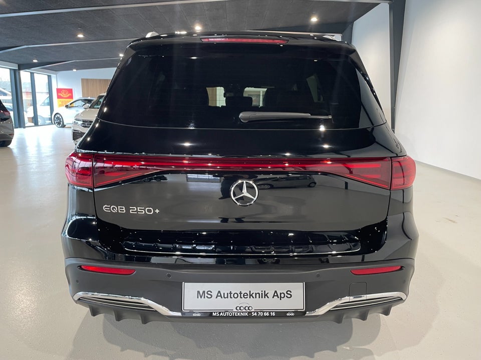 Mercedes EQB250+ AMG Line 5d