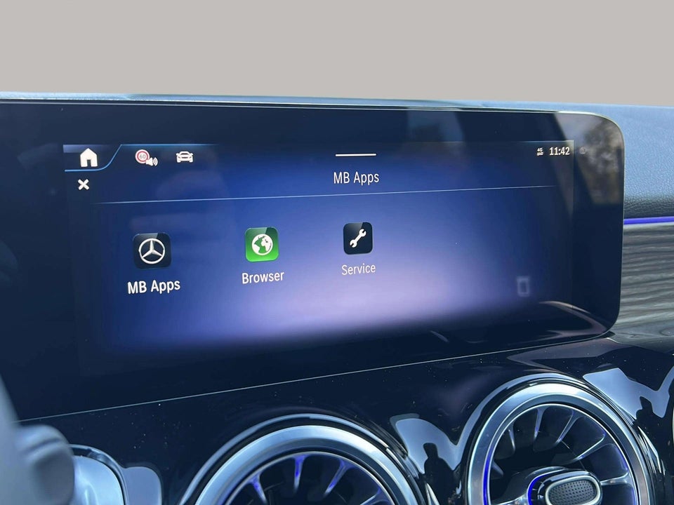 Mercedes EQB300 Progressive Advance Plus 4Matic 5d