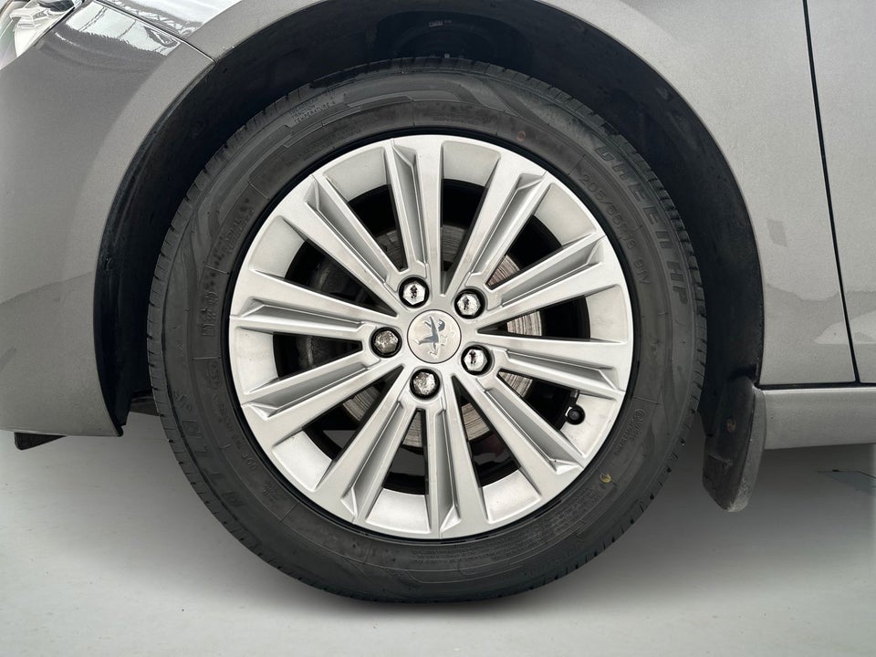 Peugeot 308 1,5 BlueHDi 130 Prestige Sky 5d
