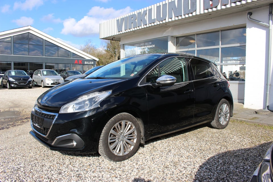 Peugeot 208 1,2 PureTech 82 Allure Sky 5d