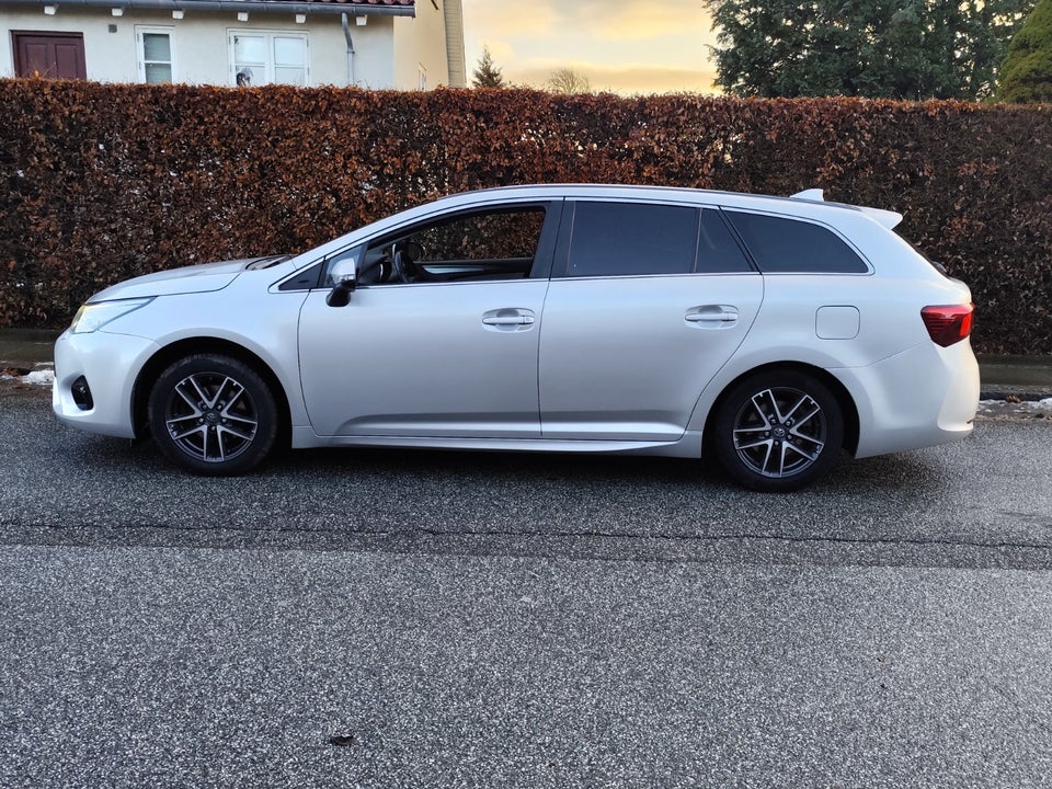 Toyota Avensis 1,8 VVT-i T3 Touring Sports MDS 5d