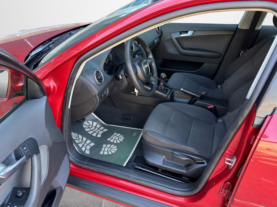 Audi A3 1,6 Ambiente Sportback 5d