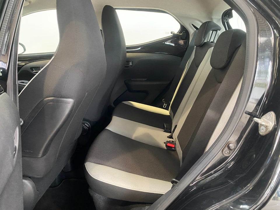 Toyota Aygo 1,0 VVT-i x-play 5d