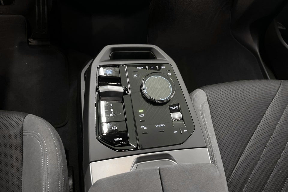 BMW iX xDrive60 Fully Charged 5d