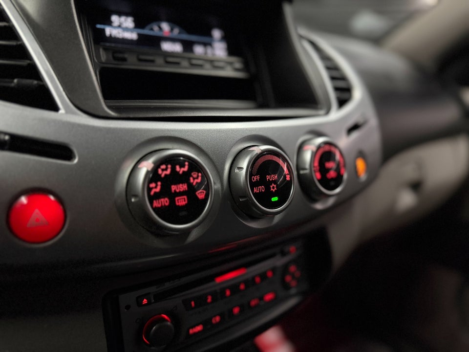 Mitsubishi L200 2,5 DI-D Db.Kab Intense aut. 4d