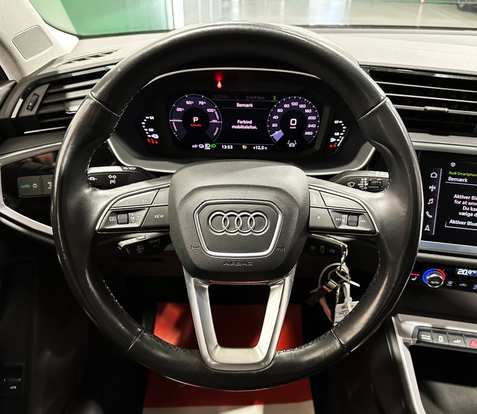 Audi Q3 45 TFSi e Attitude plus S-tr. 5d