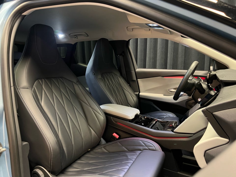 Ford Explorer 77 Premium Extended Range 5d