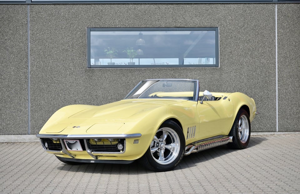Chevrolet Corvette Convertible 2d