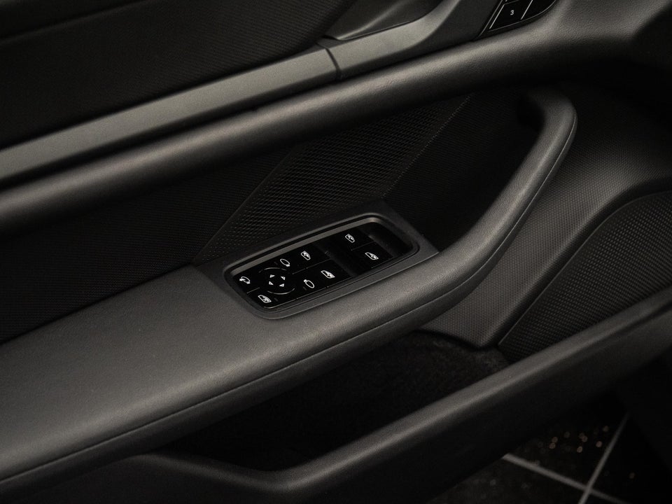 Porsche Taycan Performance+ 4d