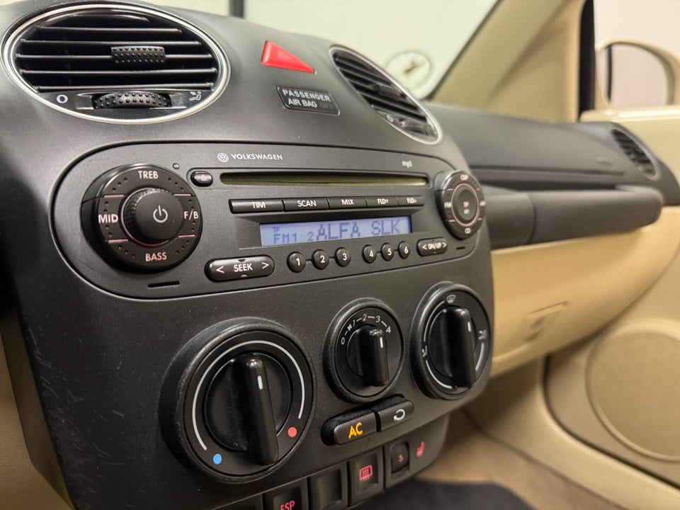 VW New Beetle 1,6 Trendline Cabriolet 2d