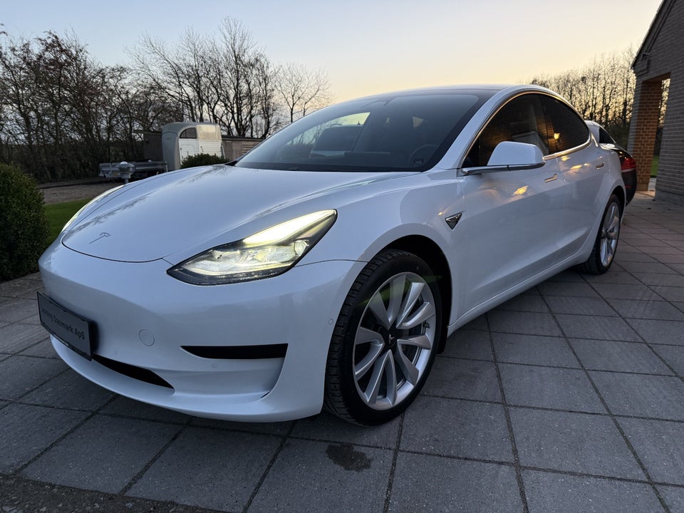 Tesla Model 3 Standard Range+ RWD 4d