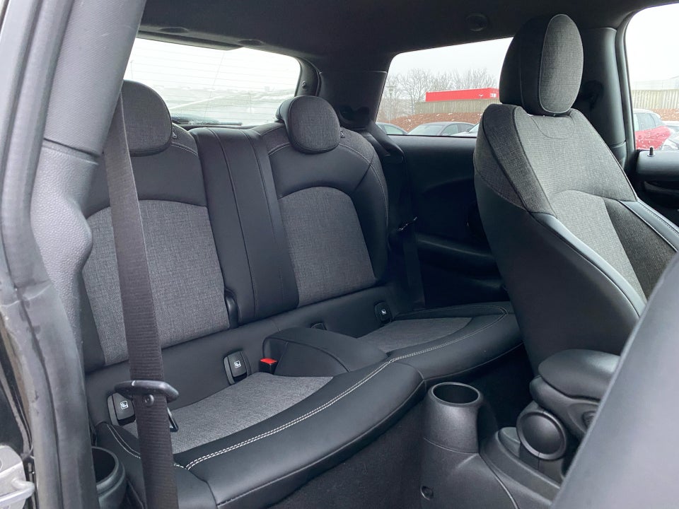 MINI Cooper SE Essential 3d