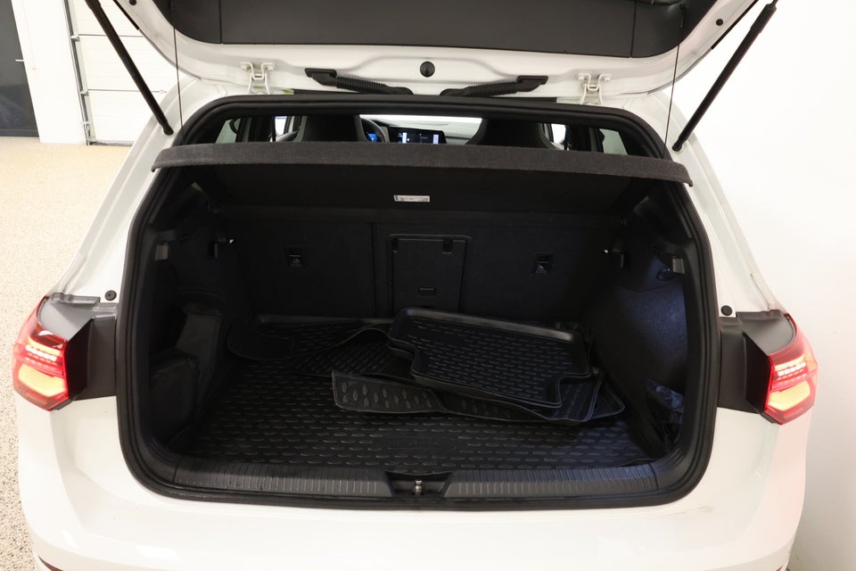 VW Golf VIII 1,4 GTE DSG 5d