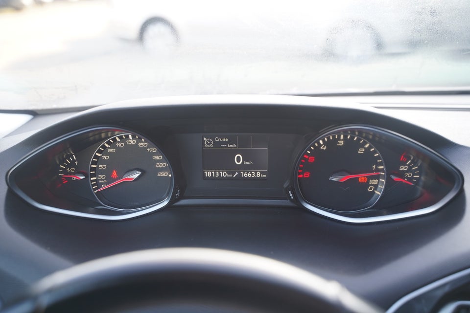 Peugeot 308 1,5 BlueHDi 130 Prestige Sky 5d