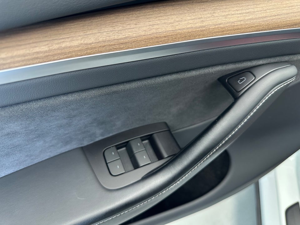 Tesla Model Y Long Range AWD 5d