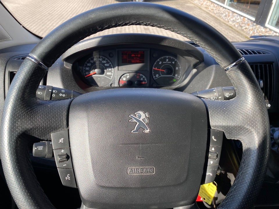 Peugeot Boxer 333 2,2 BlueHDi 140 L2H1 Premium