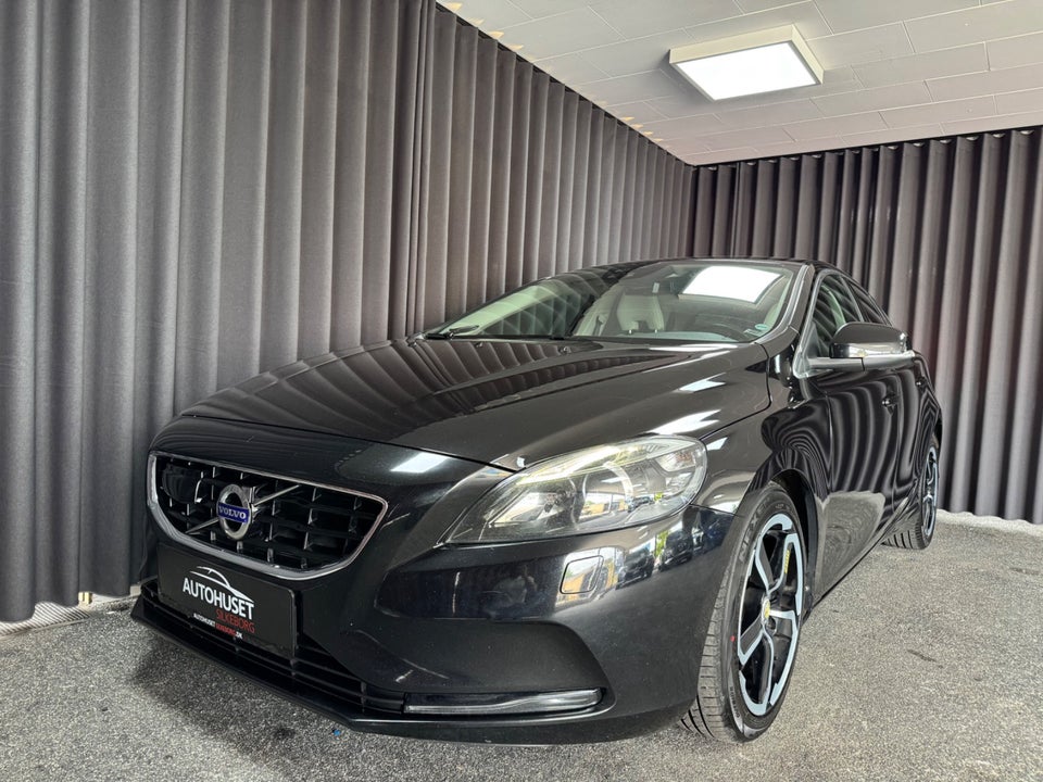 Volvo V40 2,0 D2 120 Momentum aut. 5d