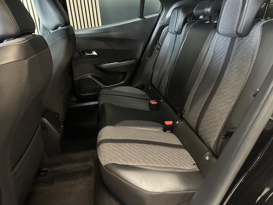 Peugeot 2008 1,2 PureTech 130 First Selection EAT8 5d