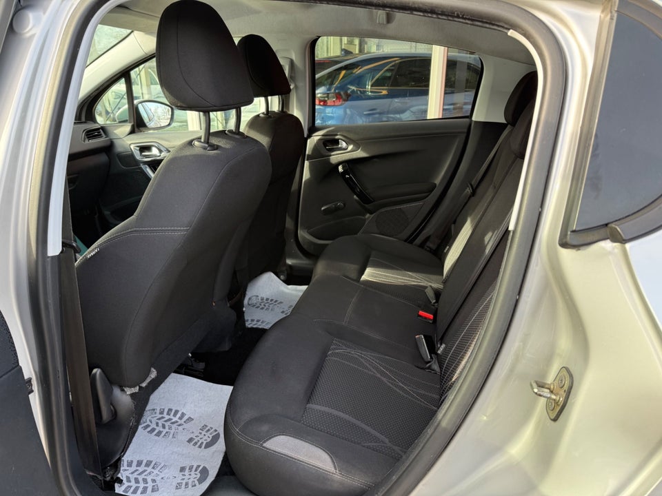 Peugeot 208 1,2 VTi Active 5d