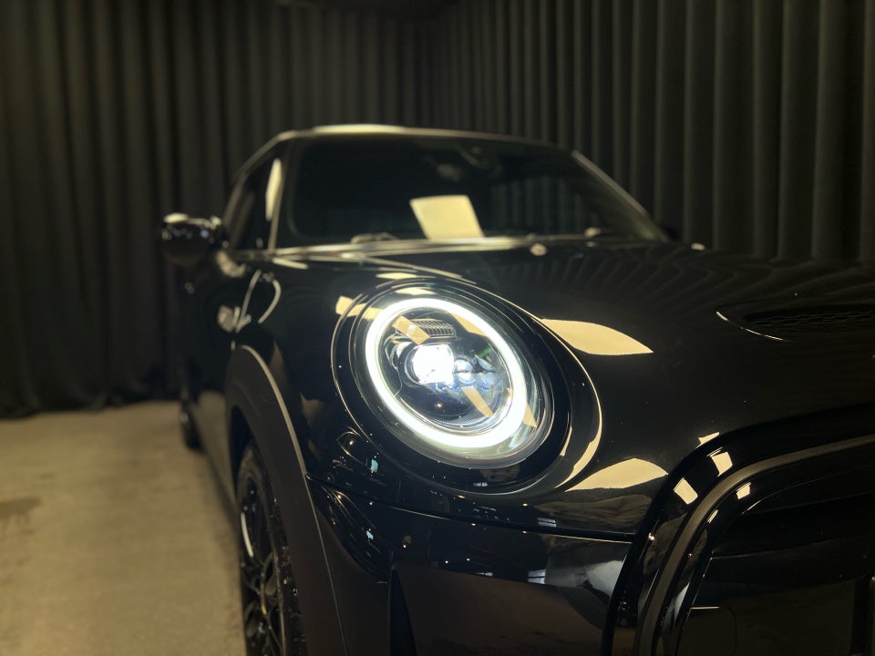 MINI Cooper SE Essential 3d