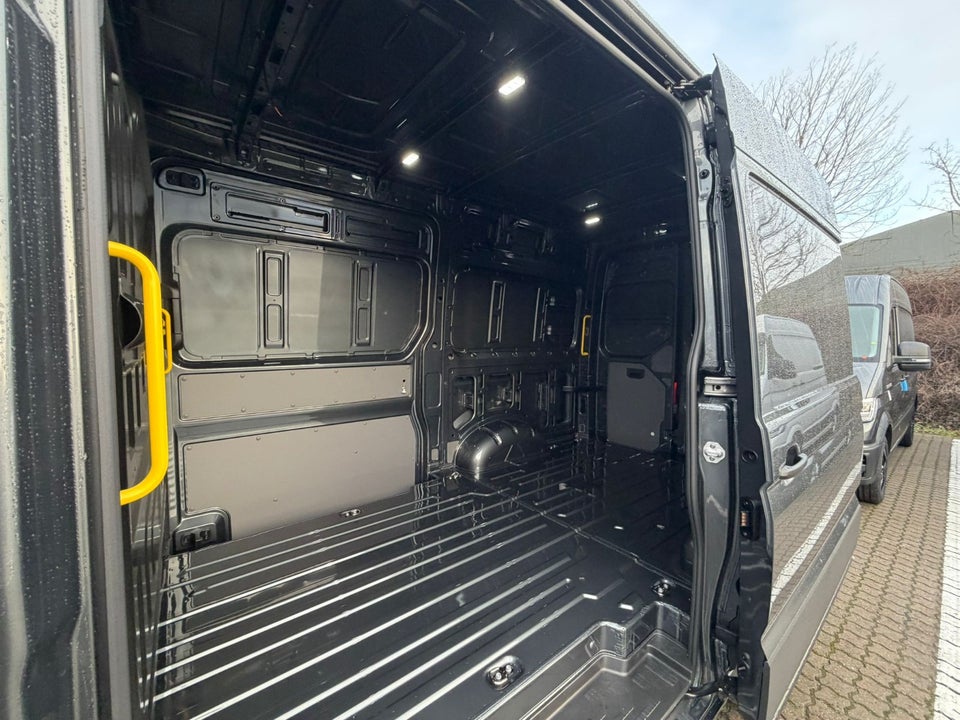 MAN TGE 2,0 3.160 Kassevogn L3H3 aut. RWD