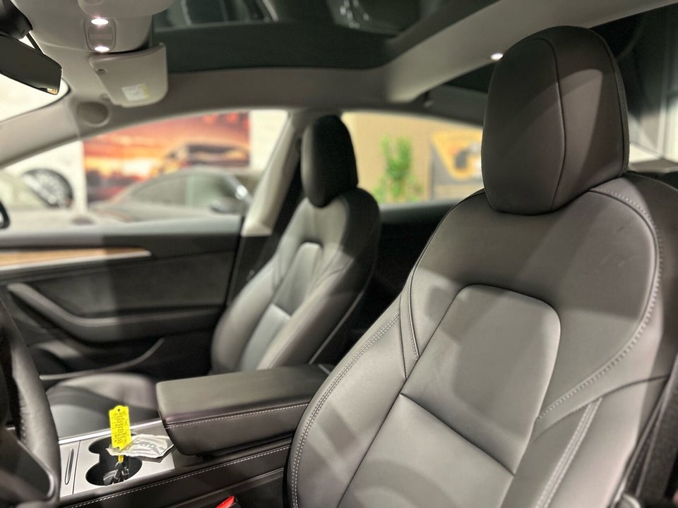 Tesla Model 3 Long Range AWD 4d
