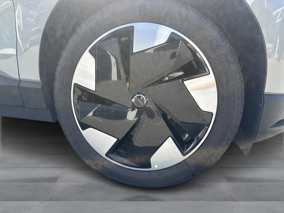 Volvo EX30 Extended Range Plus 5d