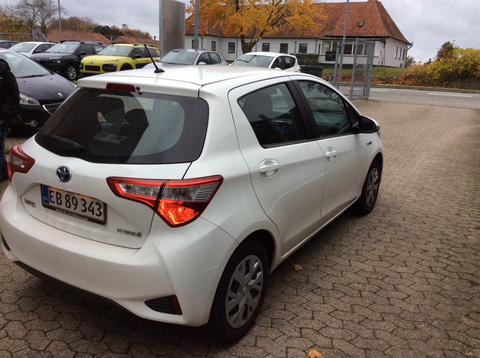 Toyota Yaris 1,5 Hybrid H3 Limited e-CVT 5d