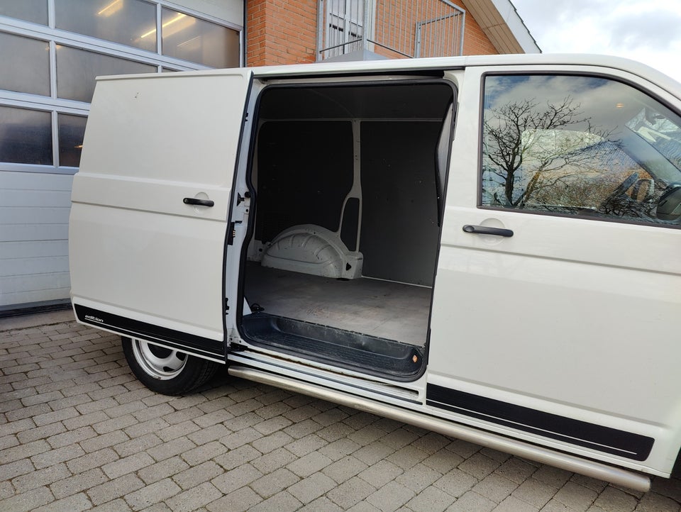 VW Transporter 2,0 TDi 140 Kassevogn DSG kort