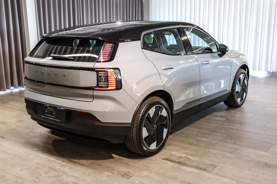 Volvo EX30 Extended Range Plus 5d
