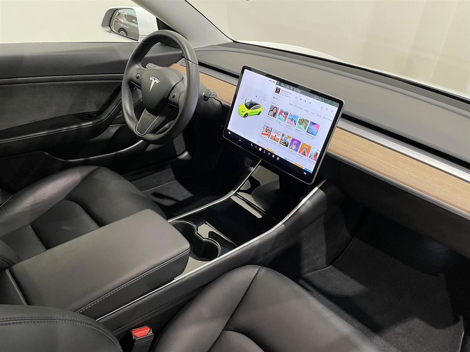 Tesla Model 3 Long Range AWD 4d