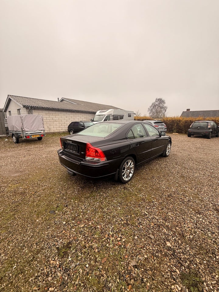 Volvo S60 2,5 T Momentum 4d