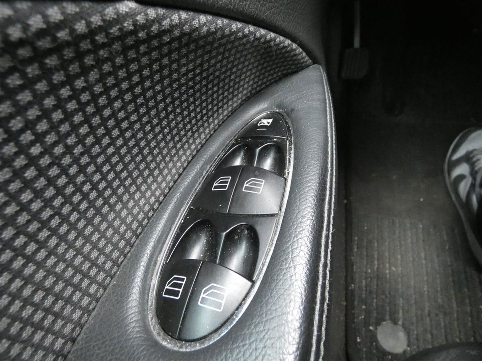 Mercedes E320 3,2 Avantgarde aut. 4d