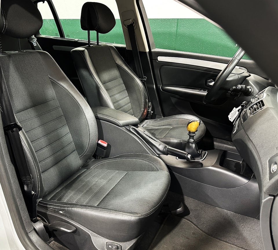 Renault Laguna III 2,0 Authentique Sport Tourer 5d