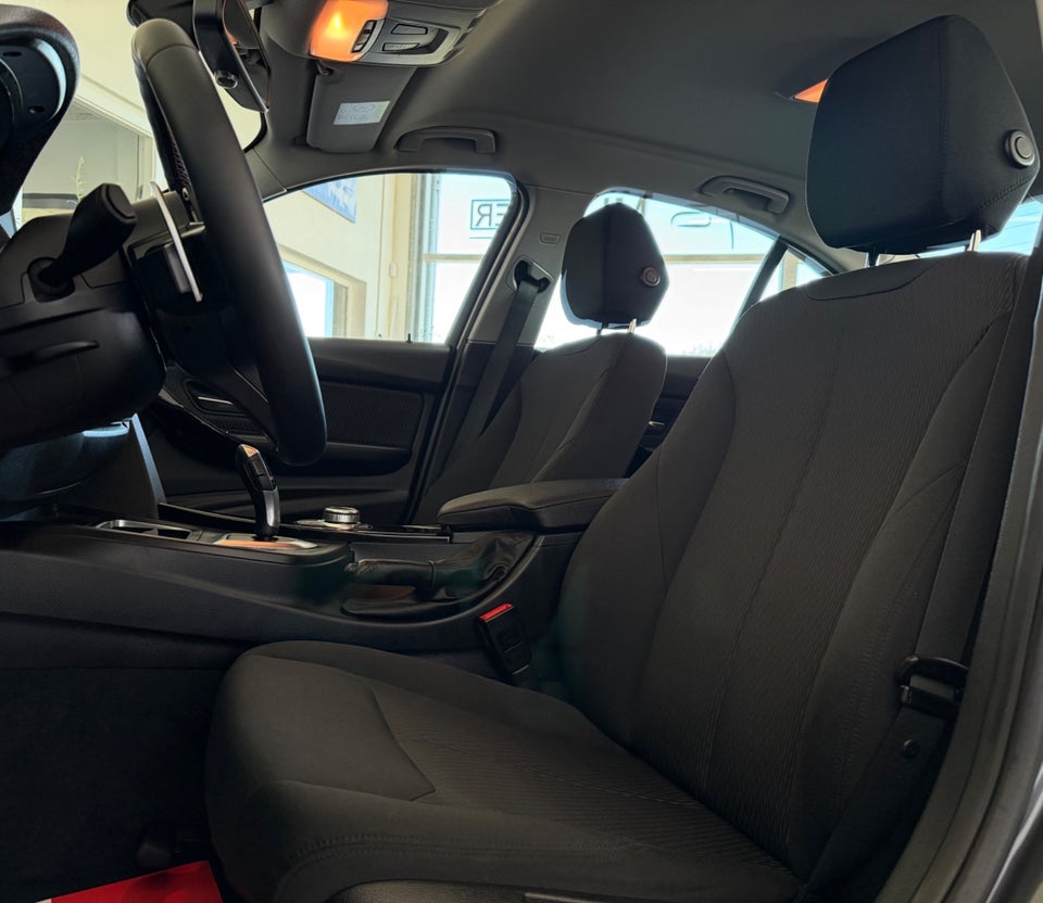 BMW 320i 2,0 Advantage aut. 4d