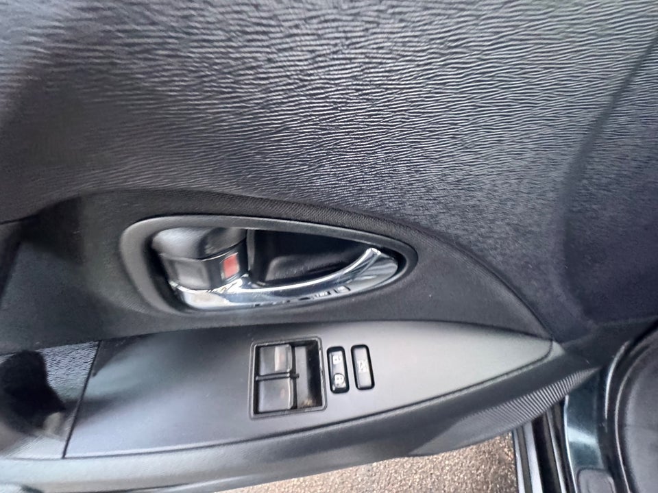 Toyota Avensis 1,6 VVT-i Limited 4d