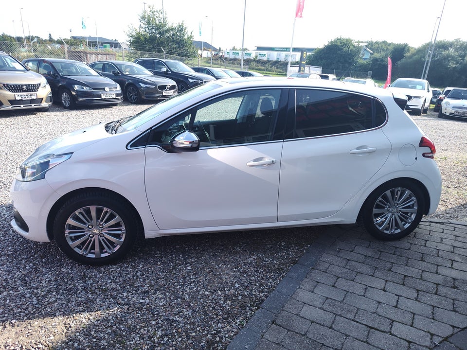 Peugeot 208 1,2 VTi 82 Allure 5d