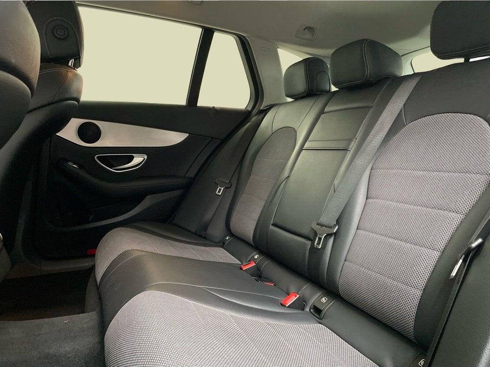 Mercedes C220 d 2,2 Progressive stc. aut. 5d