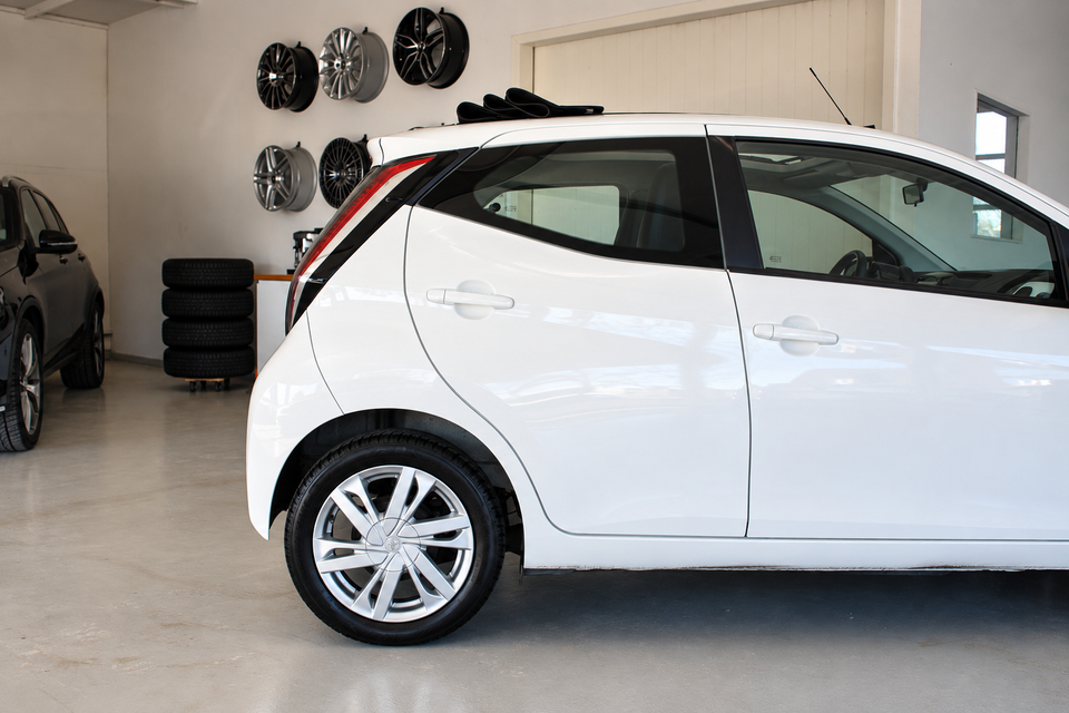 Toyota Aygo 1,0 VVT-i x-wave Sky 5d