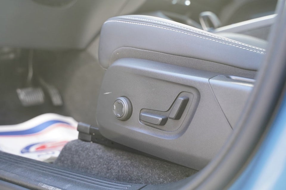 Volvo EX40 Twin Performance Plus 5d