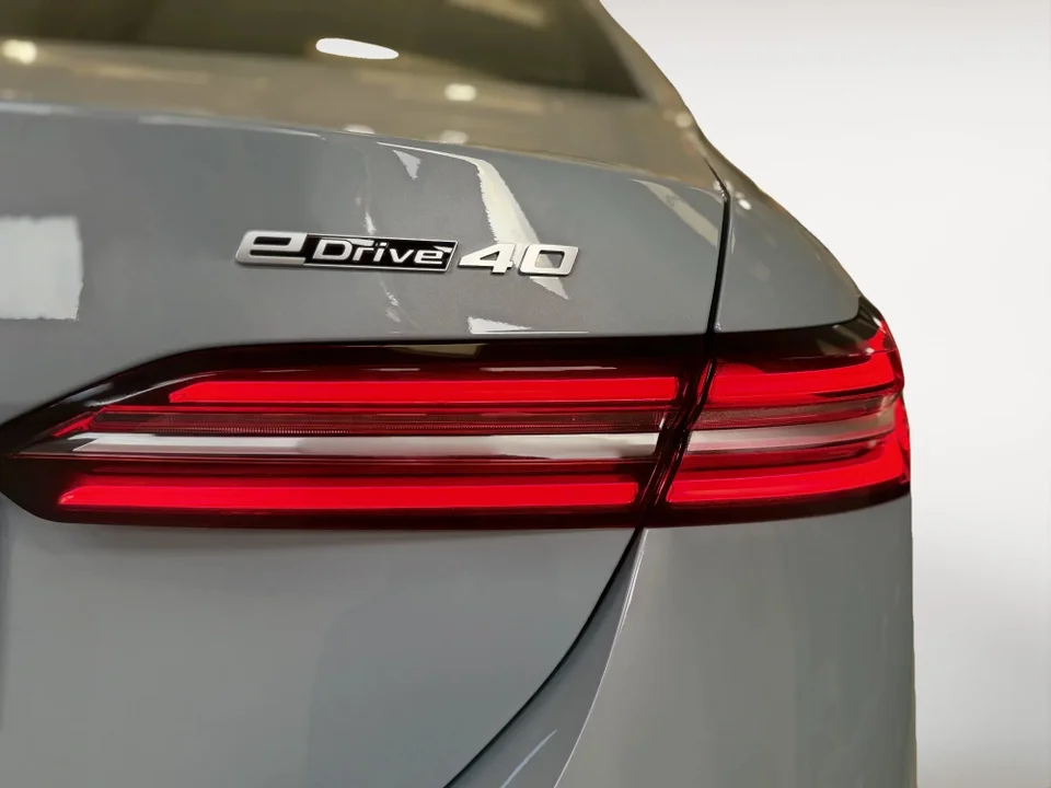 BMW i5 eDrive40 M-Sport 4d