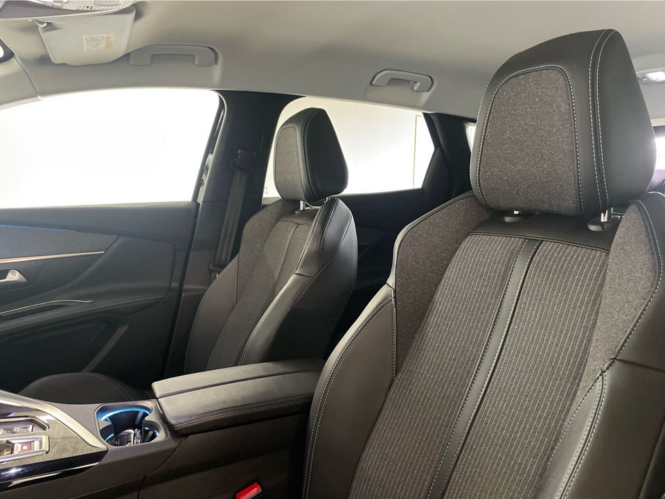 Peugeot 3008 1,6 Hybrid First Selection EAT8 5d