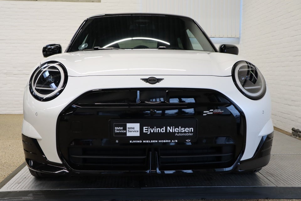 MINI Cooper E JCW Trim XL 3d