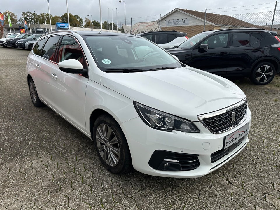 Peugeot 308 1,2 e-THP 130 Allure Sky SW 5d