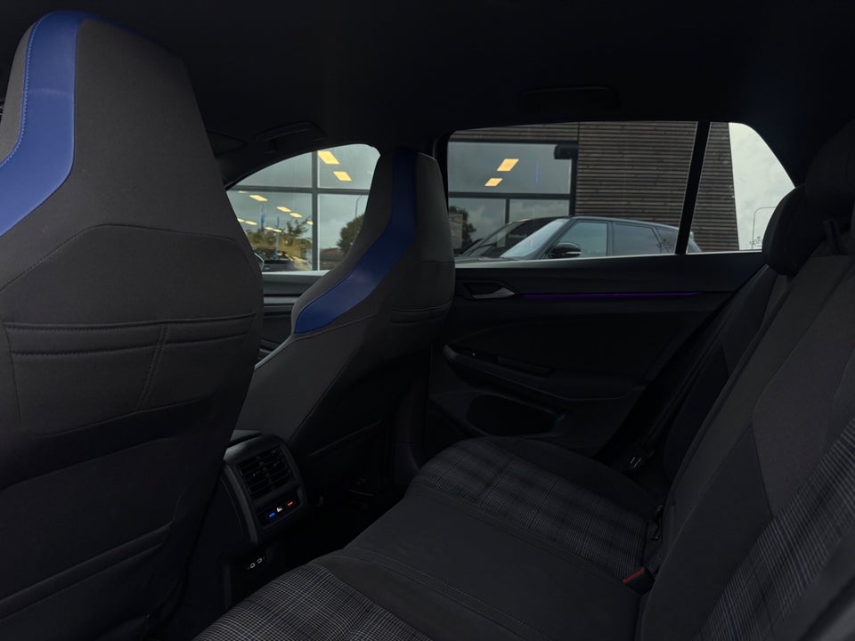 VW Golf VIII 1,4 GTE DSG 5d