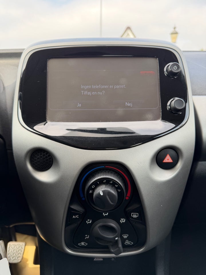 Toyota Aygo 1,0 VVT-i x-play x-touch 5d