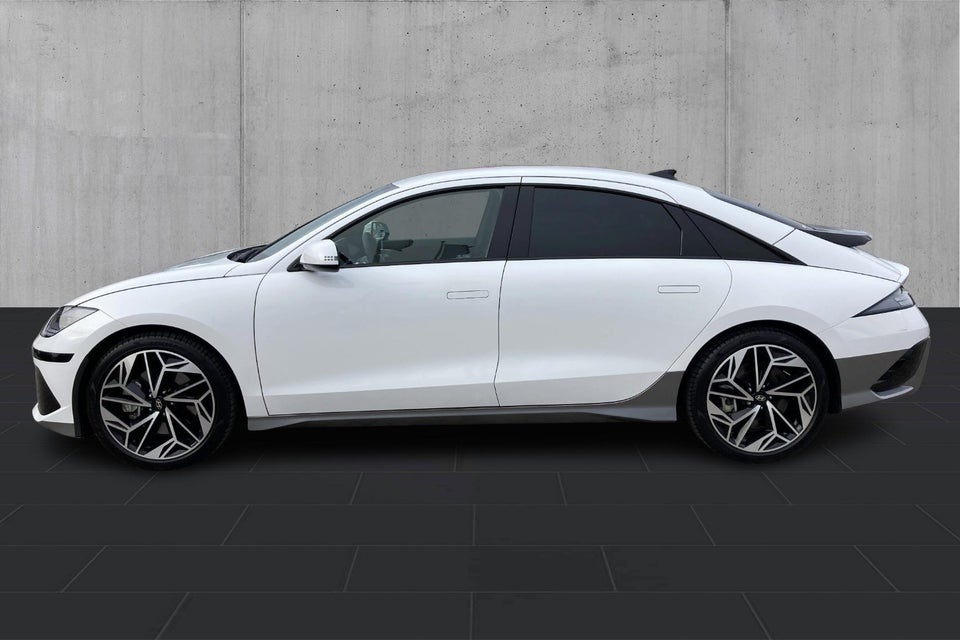 Hyundai Ioniq 6 77 Essential 4d