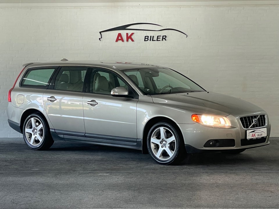 Volvo V70 2,5 T Momentum aut. 5d