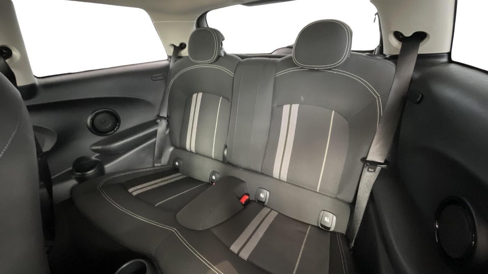 MINI Cooper SE Essential 3d