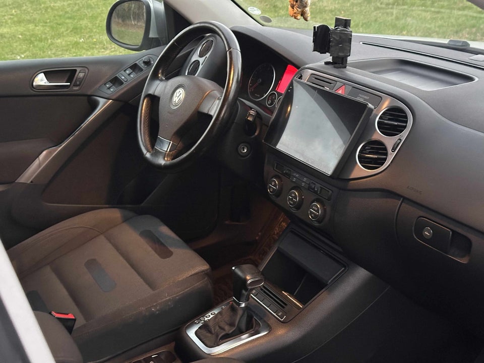 VW Tiguan 2,0 TDi 140 Track & Field Tiptr. 4Motion Van 5d